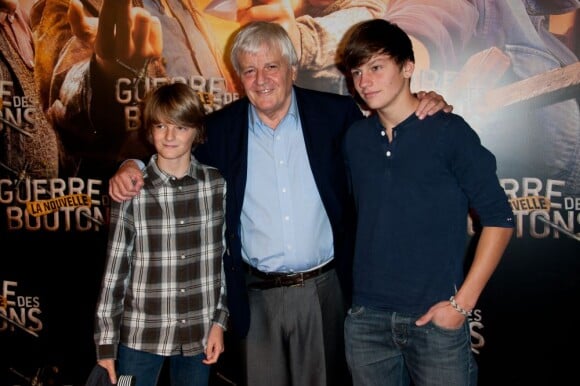 Jacques Perrin et ses fils Maxence et Lancelot lors de l'avant-première du film La Nouvelle Guerre des boutons à Paris le 18 septembre 2011