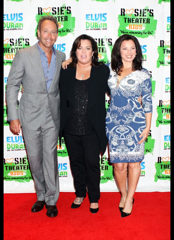 Fran Drescher, Rosie O'Donnell et Peter Marc Jacobson lors de la soirée organisée par Rosie O'Donnell en faveur de son association Theatre for Kids, à New York le 19 septembre 2011