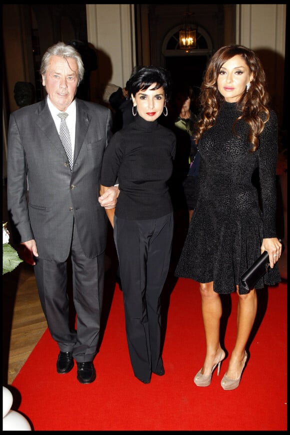 Alain Delon, Rachida Dati et Mehriban Aliyeva lors du dîner organisé au Musée Rodin à l'occasion de la journée de l'Azerbaïdjan. Paris, le 15 septembre 2011.