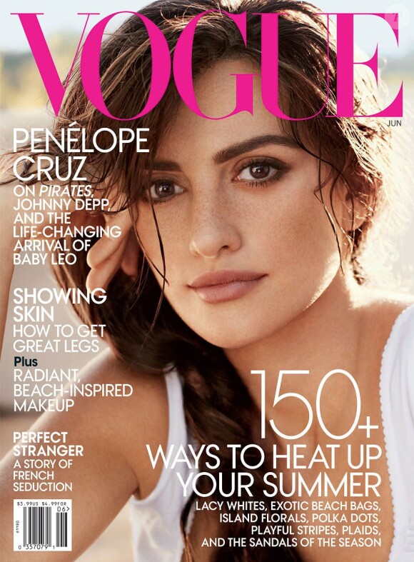C'est une nouvelle fois habillée par Dolce & Gabbana que Penélope Cruz fait la couverture du Vogue américain de juin 2011.
