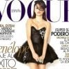 L'actrice Penélope Cruz, sexy dans sa petite robe Balmain, pose en Une du Vogue espagnol d'avril 2009.