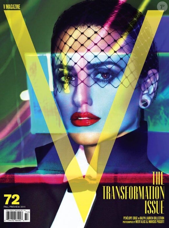Élégamment habillée en Ralph Lauren, Penélope Cruz ose la transformation pour le magazine V. Août 2011.
