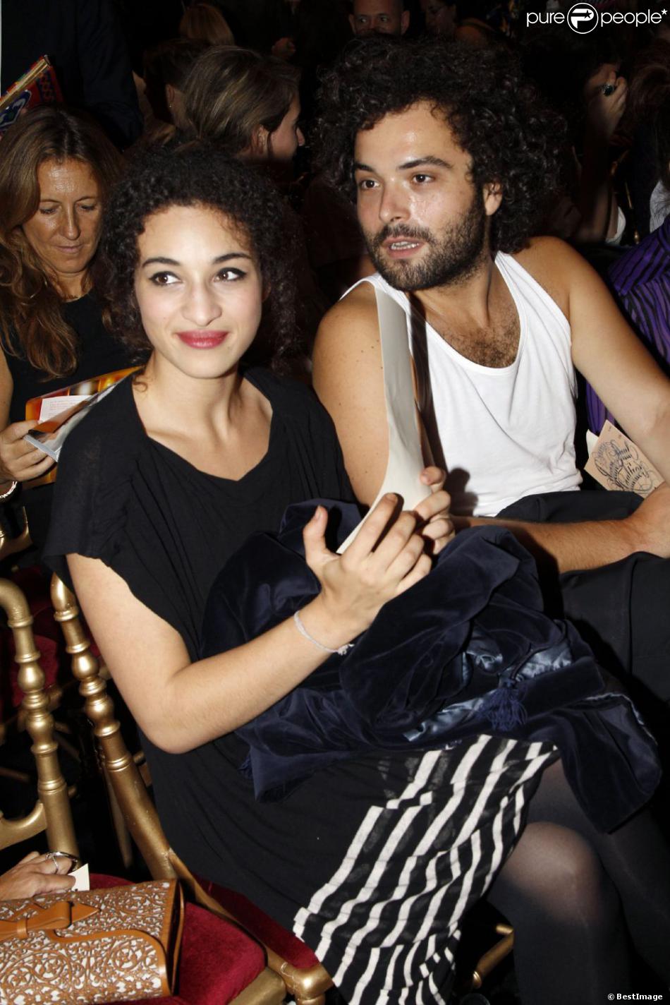 Camelia Jordana Et Un Ami Au Defile Jean Paul Gaultier 1er Octobre 2011 Purepeople