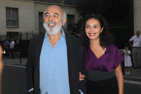 Gérard Jugnot et Saïda Jawad arrive à l'ambassade d'Italie à Paris où est célébré le lancement de la collection Signature de Tod's. Le 2 octobre 2011