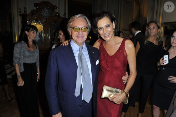 Inès de la Fressange et Diego della Valle lors de la soirée de lancement de la collection Signature de la marque Tod's. Ambassade d'Italie à Paris, le 2 octobre 2011