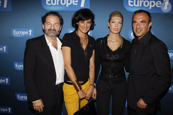 Nikos Aliagas et Tina aux côtés de Denis Olivennes et Ines de la Fressange lors de la projection en avant-première du film Polisse de Maïwenn à Europe 1 le 3 octobre 2011
 