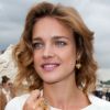 Natalia Vodianova arrive au défilé Valentino lors de la Fashion Week parisienne le 4 octobre 2011