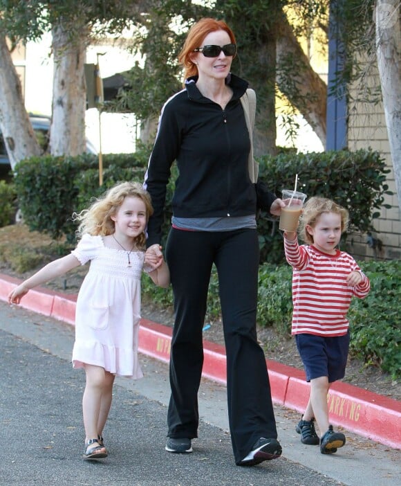 Marcia Cross s'accorde une pause tendresse avec ses filles Eden et Savannah le 4 octobre 2011