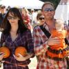 Ian Ziering et sa femme Erin se sont rendus avec leur petite Mia en orange à la ferme de "Mr Bones Pumpkin" à Los Angeles, le 8 octobre 2011 
