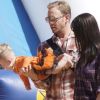 Ian Ziering et sa femme Erin se sont rendus avec leur petite Mia à la  ferme de "Mr Bones Pumpkin" à Los Angeles, le 8 octobre 2011