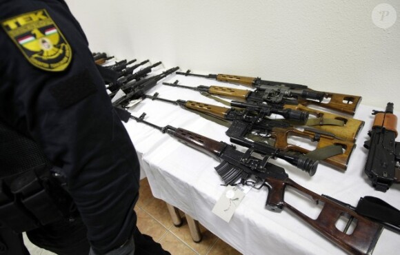 Les armes destinées au tournage du film World War Z et saisies par la police hongroise - octobre 2011