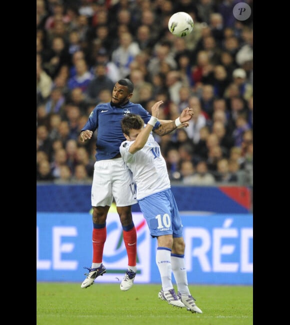 Yann M'Vila lors du match nul entre la France et la Bosnie le 11 octobre 2011 au Stade de France à Saint-Denis