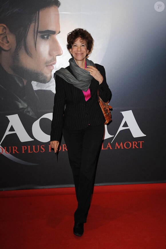 Véronique Colucci au Palais des Sports, à Paris, afin de découvrir Dracula, L'Amour plus fort que la Mort. 11 octobre 2011