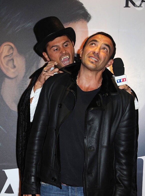 Nikos et Christophe Beaugrand au Palais des Sports, à Paris, afin de découvrir Dracula, L'Amour plus fort que la Mort. 11 octobre 2011