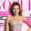C'est dans une robe Armani Privé que l'actrice Scarlett Johansson pose en Une du Vogue britannique. Octobre 2006.