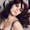 La très sensuelle Scarlett Johansson en Une du Vogue français d'avril 2009. 