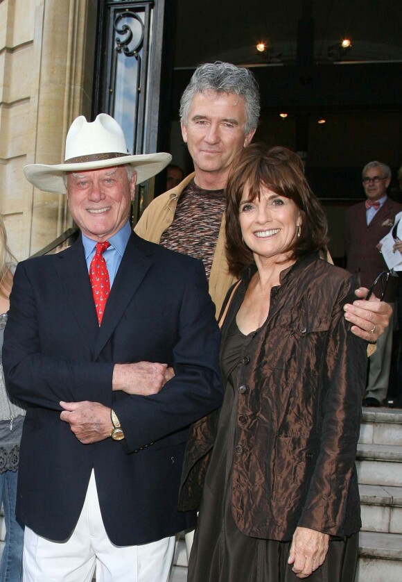 Linda Gray, Patrick Duffy et Larry Hagman à Paris, le 9 juillet 2007.