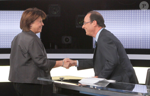 François Hollande et Martine Aubry lors du débat télévisé dans Des paroles et des actes sur France 2, mercredi 12 octobre