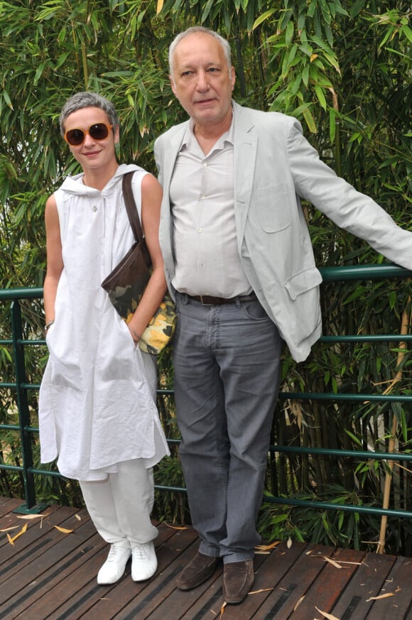 François Berléand et sa compagne Alexia Stresi ont eu ensemble des jumelles en 2008. Adele et Lucie sont nées alors que l'acteur avait 56 ans