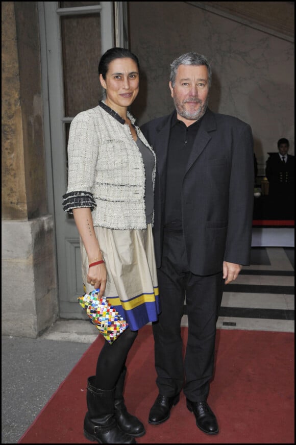 Philippe Starck est devenu papa pour la 5e fois à 62 ans. Avec sa femme Jasmine lui a donné une petite fille prénommé Justice.