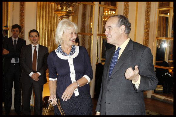 Helen Mirren et Frederic Mitterand au Ministère de la Culture à Paris pour un hommage à Istvan Szabo le 18 octobre 2011.
