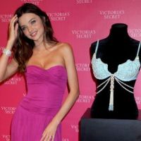 Miranda Kerr présente son bijou lingerie à 2,5 millions de dollars...