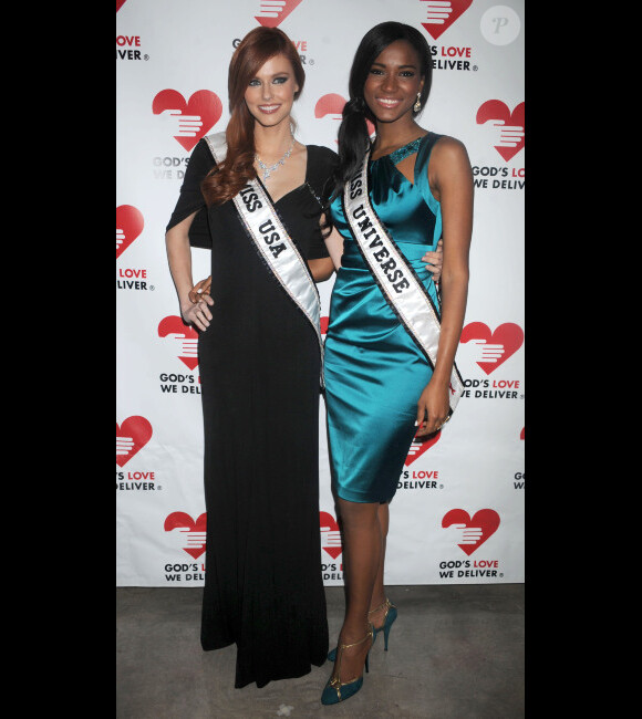 Alyssa Campanella et Leila Lopes, Miss USA et Miss Univers lors de la soirée Golden Heart Awards. Le 19 octobre 2011 à New York