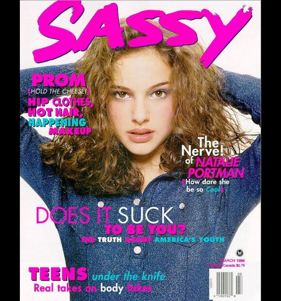 Natalie Portman et ses cheveux bouclés en Une du magazine Sassy. Mars 1996.