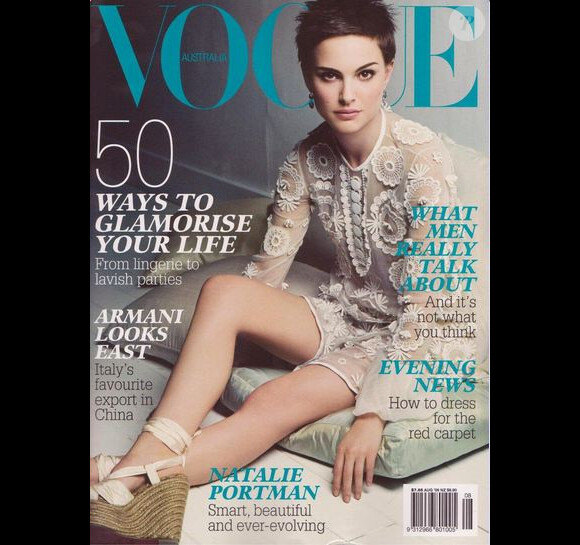 Natalie Portman, tout aussi magnifique avec les cheveux courts, pour faire la couverture de Vogue Australia. Août 2006.