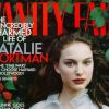 Sollicitée par Annie Leibovitz, Natalie Portman se fait diriger par la légende vivante de la photo pour la couverture de Vanity Fair. Mai 1999.