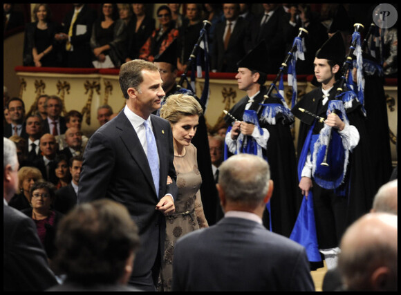 Letizia et Felipe d'Espagne lors de la cérémonie du prix Prince des Asturies à Leonard Cohen et Haile Gebreselassie.  Campoamor Theatre, Ovideo, le 21/10/11