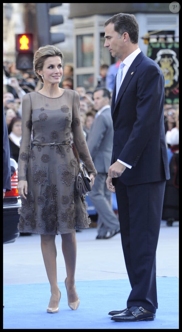 Letizia et Felipe d'Espagne arrivent à la cérémonie du prix Prince des Asturies à Leonard Cohen et Haile Gebreselassie.  Campoamor Theatre, Ovideo, le 21/10/11