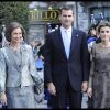 Letizia d'Espagne et la Reine Sofia entourent le prince Felipe  lors de la remise du prix Prince des Asturies à Leonard Cohen et Haile Gebreselassie.  Campoamor Theatre, Ovideo, le 21/10/11