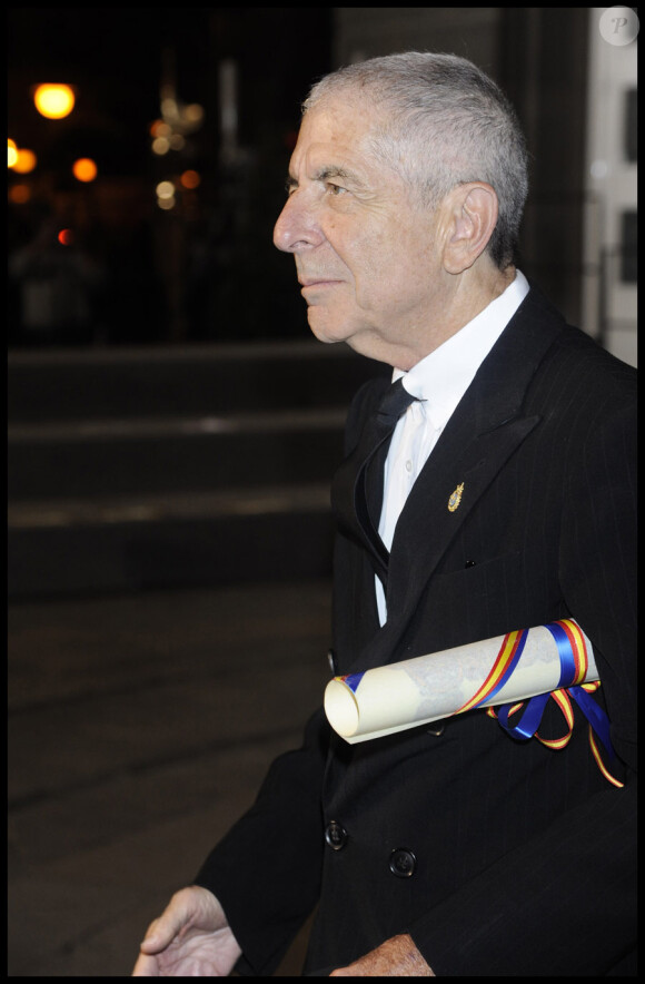 Leonard Cohen et son prix Prince des Asturies.  Theatre Campoamor, Ovideo, le 21/10/11