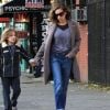 Sarah Jessica Parker accompagne son fils à l'école dans un look improbable. New York le 24 octobre 2011