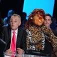 Le drôle Jean Roucas et les marionnettes dans l'émission Vendredi sur un plateau !, diffusée le 28 octobre 2011 sur France 3