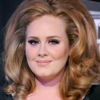 Adele annule tout jusqu'à la fin de l'année et doit se faire opérer