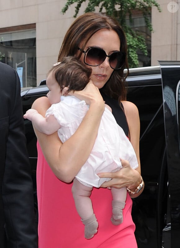 Victoria Beckham en septembre 2011 avec sa fille Harper à New York 