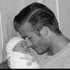 David Beckham avec sa première fille Harper dans les bras au mois de juillet 2011