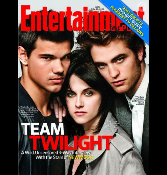 Kristen Stewart, Taylor Lautner et Robert Pattinson sont les membres de la Team Twilight. Entertainment Weekly, 26 novembre 2009.