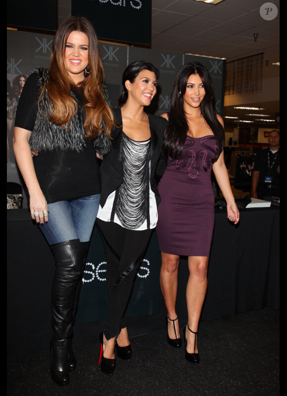 Les soeurs Kardashian Kim, Khloe et Kourtney en septembre 2011 à Los Angeles 
 