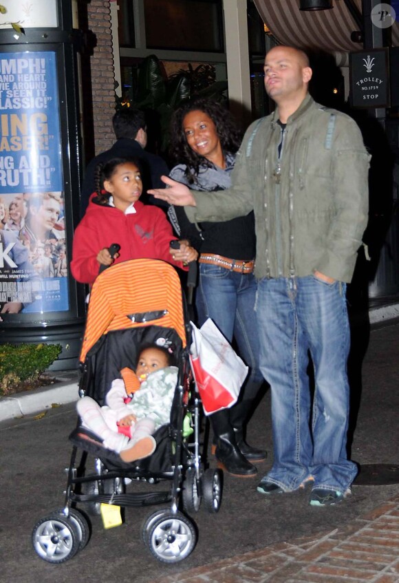 Mel B, ses filles Phoenix et Angel, et Stephen Balafonte, à Los Angeles, le 12 décembre 2008.