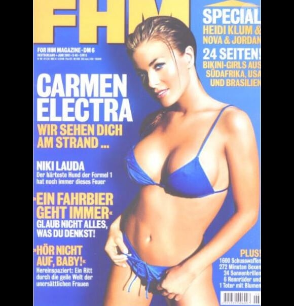 La très sensuelle Carmen Electra sublime en bikini et sur fond bleu, pour couvrir le FHM allemand. Juin 2011.