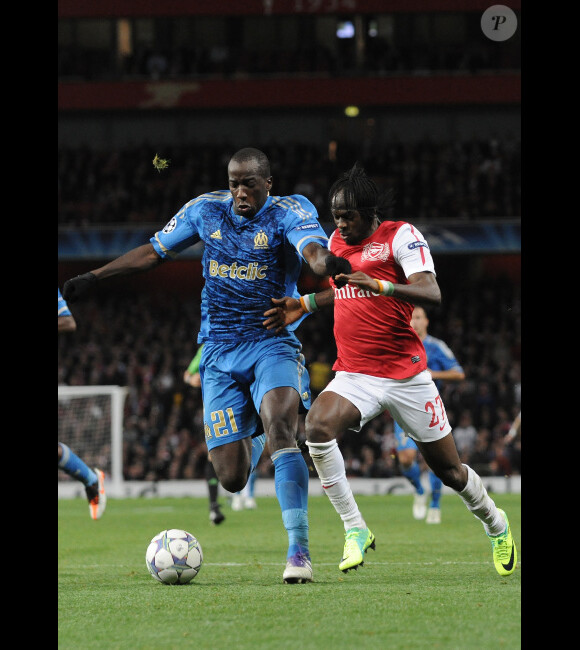 Souleymane Diawara et Gervinho lors du match de Champions League entre l'Olympique de Marseille et Arsenal (0-0) le 1er novembre 2011 à Londres