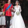 A la sortie de l'abbaye de Westminster. La robe de mariée de Kate Middleton, chef-d'oeuvre signé Sarah Burton pour Alexander McQueen, a été l'un des secrets les plus convoités et les mieux gardés du début d'année 2011.