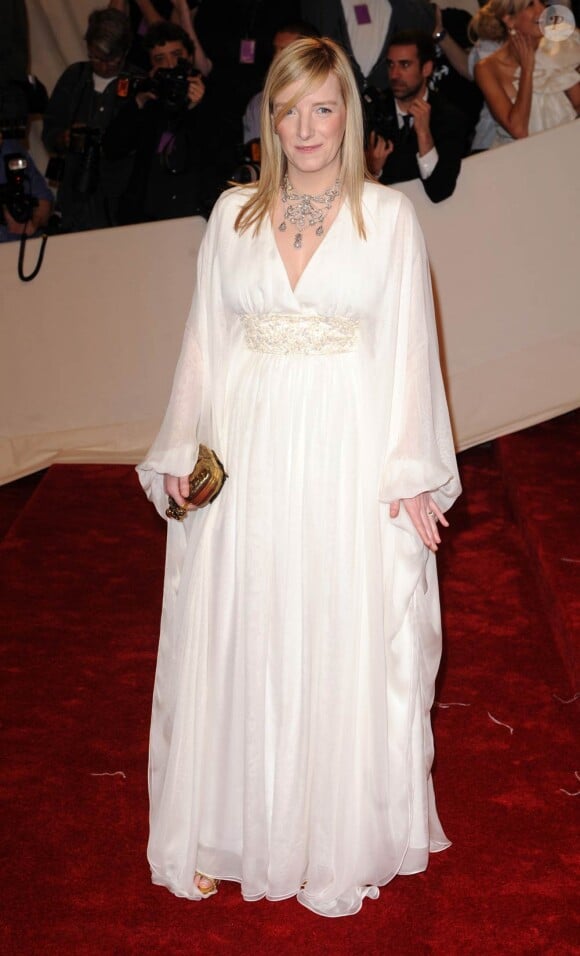 Sarah Burton a dû jouer serré pour confectionner la robe la plus attendue de 2011 sans que cela se sache. La robe de mariée de Kate Middleton, chef-d'oeuvre signé Sarah Burton pour Alexander McQueen, a été l'un des secrets les plus convoités et les mieux gardés du début d'année 2011.