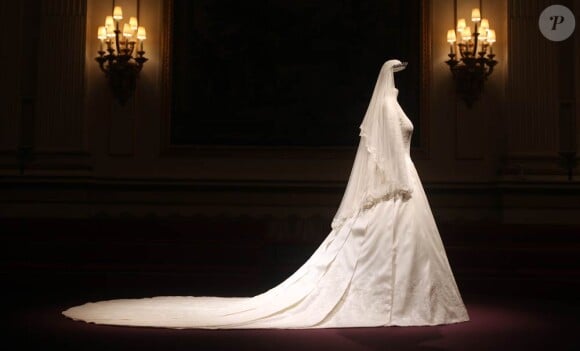 Exposition à Buckingham Palace. La robe de mariée de Kate Middleton, chef-d'oeuvre signé Sarah Burton pour Alexander McQueen, a été l'un des secrets les plus convoités et les mieux gardés du début d'année 2011.