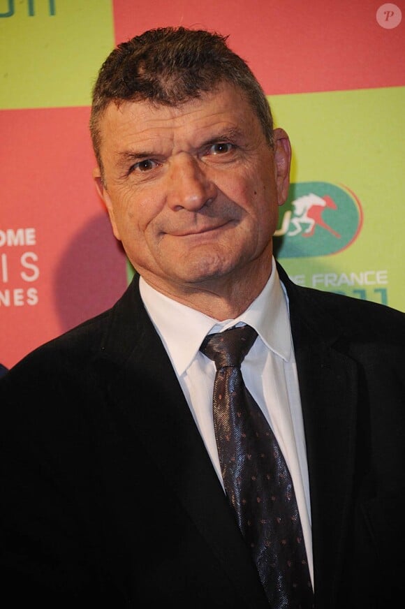 Bernard Thevenet lors de la soirée de la 20e Coupe de France de Cyclisme à l'hippodrome de Paris-Vincennes le 4 novembre 2011.