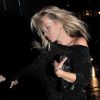 Kate Moss très éméchée sort de l'hôtel W à Londres le 3 novembre 2011