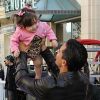 Pendant le tournage de l'émission Extra au centre commercial The Grove, à Los Angeles, Mario Lopez se comporte comme un vrai papa poule avec sa fille Gia, le 27 octobre 2011.